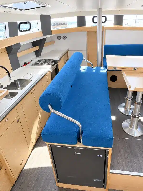 OVNI 370 carré surélevé et cuisine lumineux