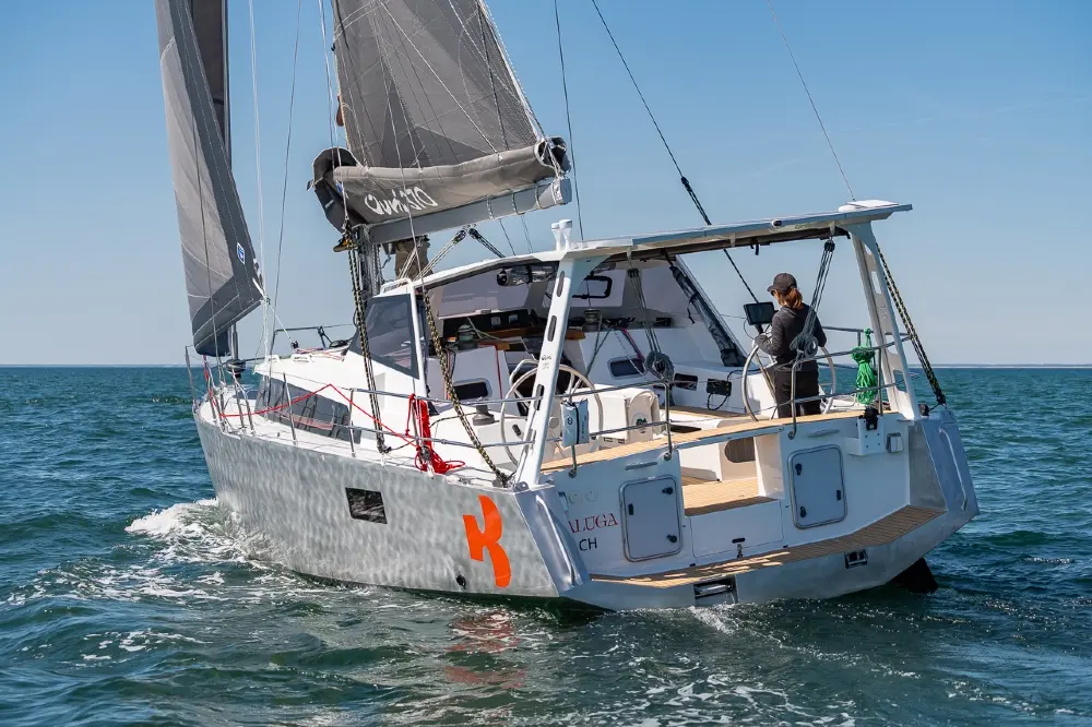 OVNI 370 en navigation sous voile