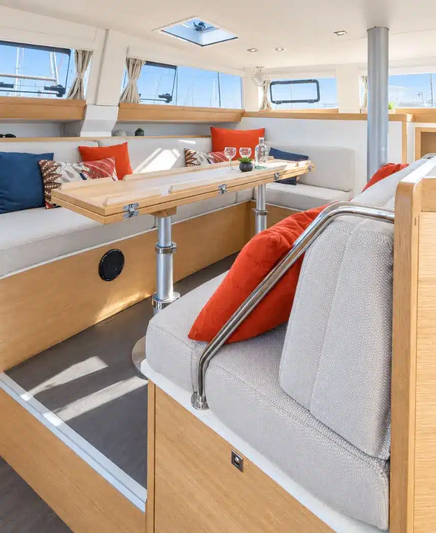 OVNI 490 intérieur personnalisé